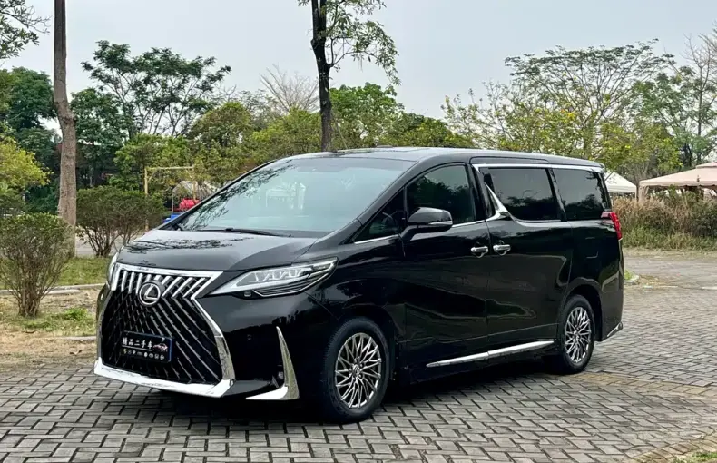 Toyota Alphard 2018 из Китая