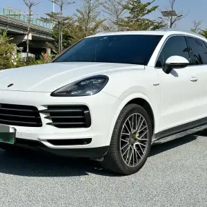 Porsche Cayenne Hybrid 2021 из Китая
