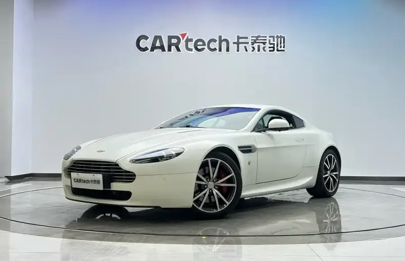 Aston Martin V8 Vantage 2012 из Китая
