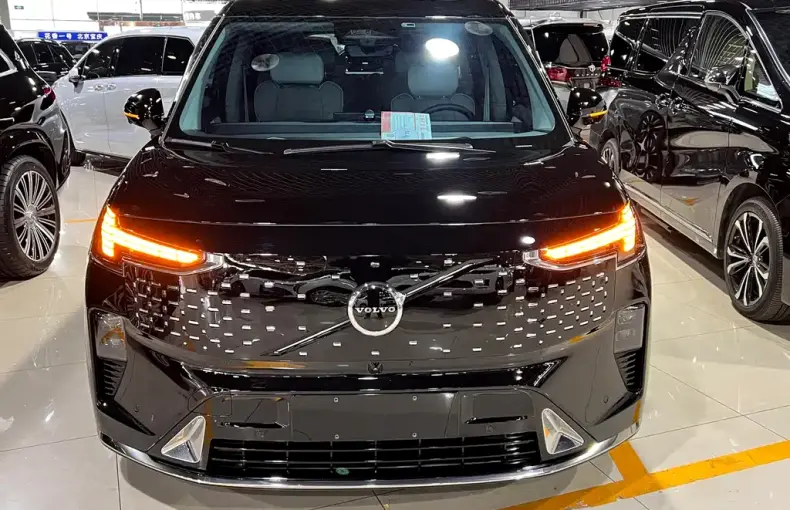 Volvo EM90 2025 из Китая