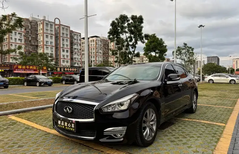 Infiniti Q70 2018 из Китая
