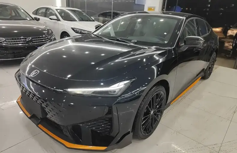Changan UNI-V 2026 из Китая