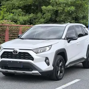 Toyota RAV4 2023 из Китая