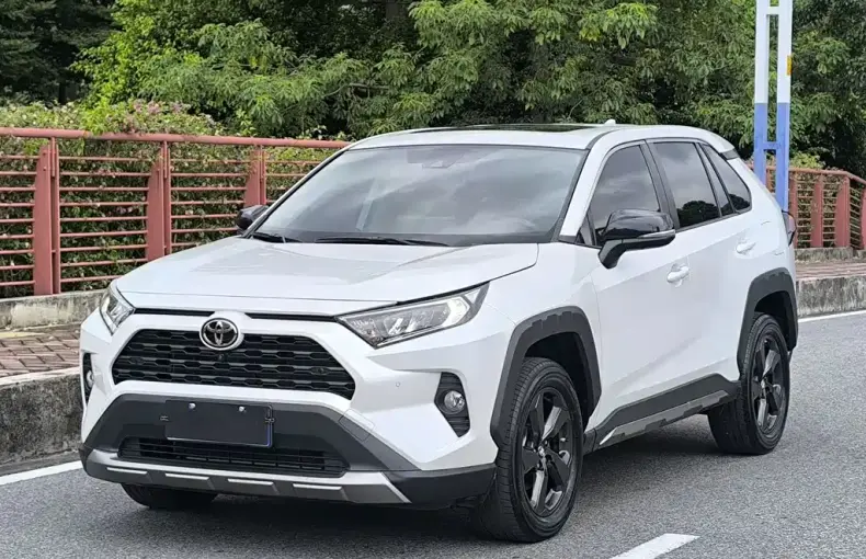 Toyota RAV4 2023 из Китая