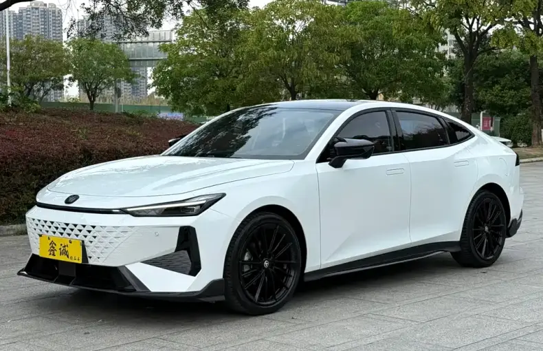Changan UNI-V 2024 из Китая