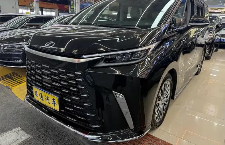Lexus LM 2024 из Китая