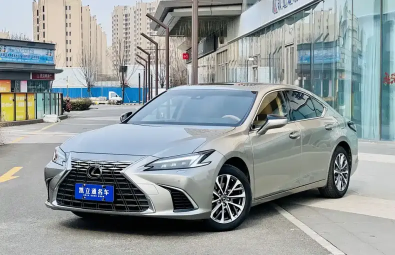 Lexus ES 2025 из Китая