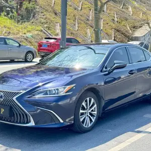 Lexus ES 2019 из Китая