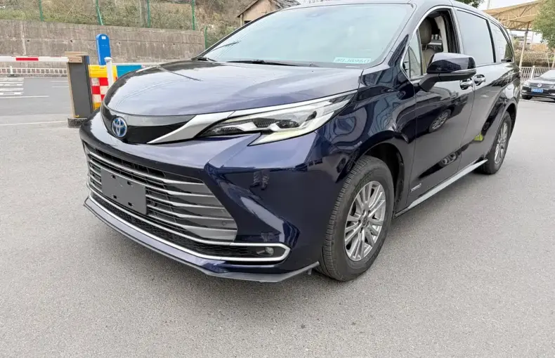 Toyota Sienna 2022 из Китая