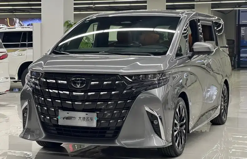 Toyota Alphard 2023 из Китая