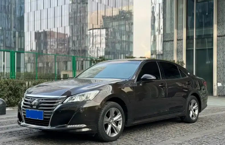 Toyota Crown 2016 из Китая