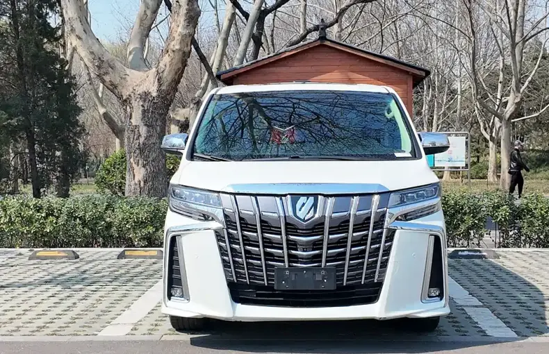 Toyota Alphard 2017 из Китая