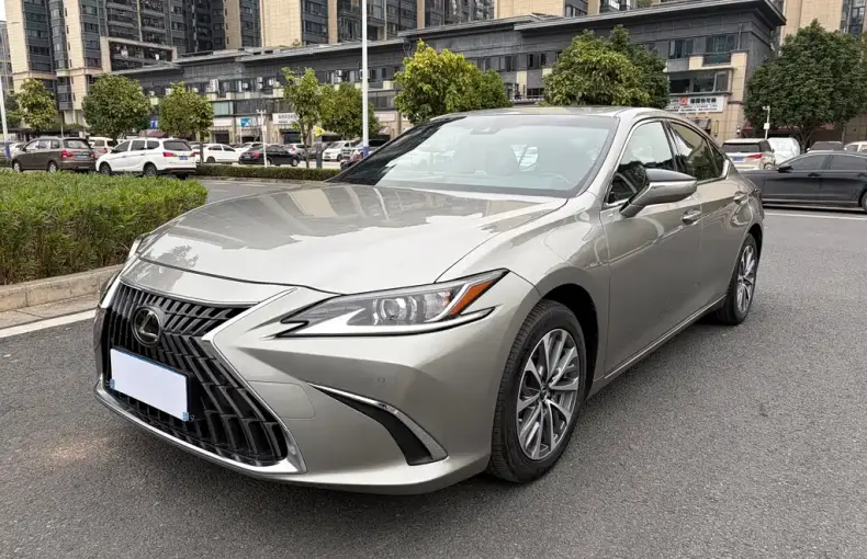 Lexus ES 2024 из Китая