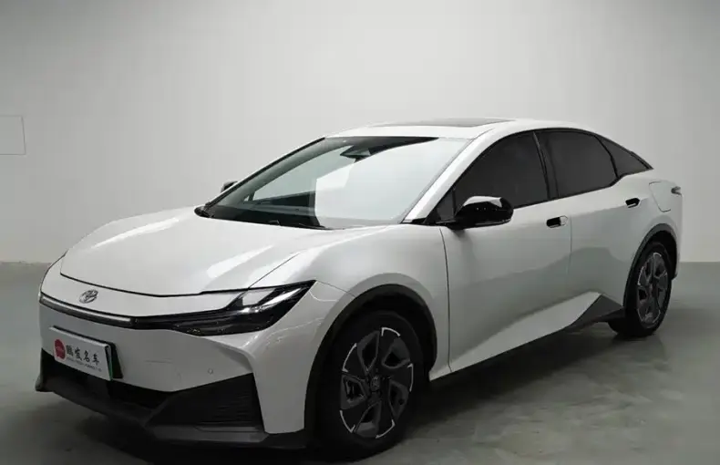 Toyota bZ3 2023 из Китая
