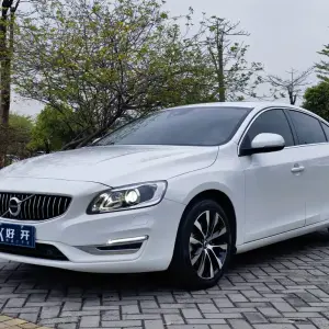 Volvo S60 2020 245 л.с. из Китая