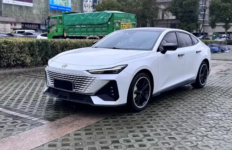 Changan UNI-V 2023 из Китая