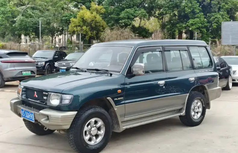 Mitsubishi Pajero (Import) 1996 из Китая