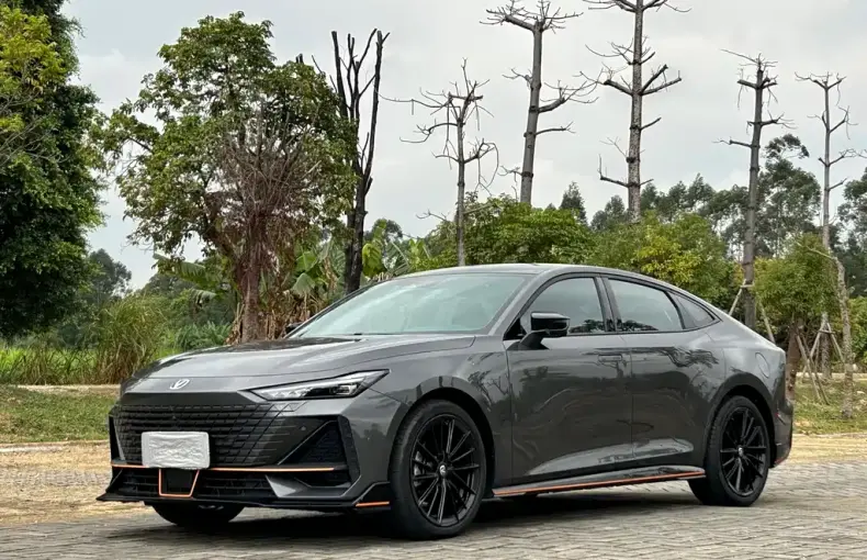 Changan UNI-V 2024 из Китая
