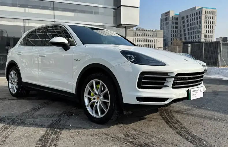 Porsche Cayenne Hybrid 2021 из Китая