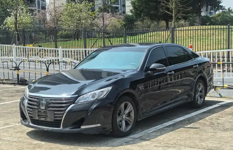 Toyota Crown 2016 из Китая