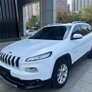 Jeep Cherokee 2016 175 л.с. из Китая