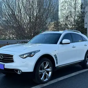 Infiniti QX70 2015 351 л.с. из Китая