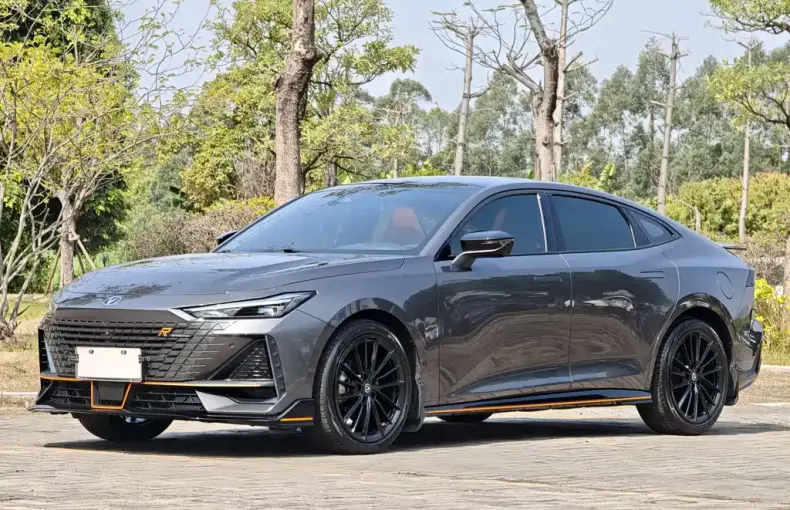 Changan UNI-V 2024 из Китая