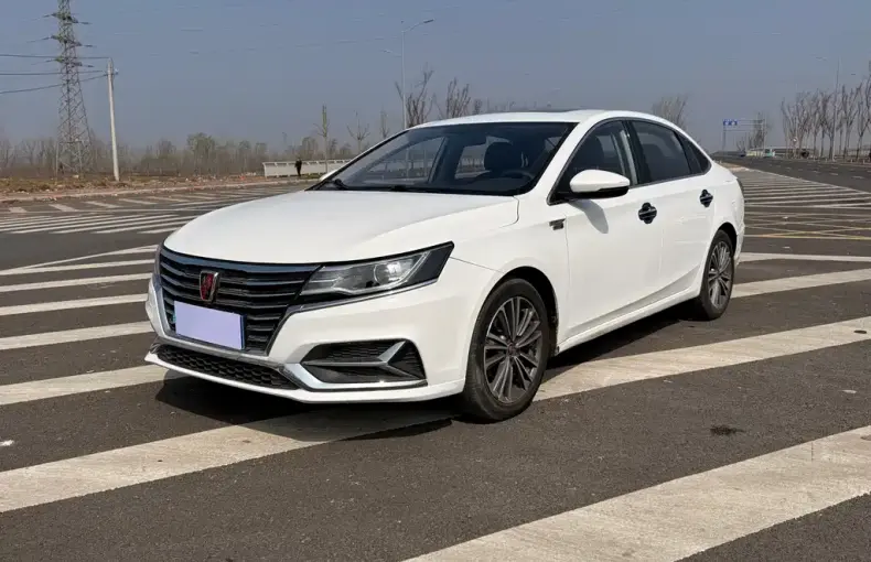 Roewe 荣威i6经典 2023 из Китая