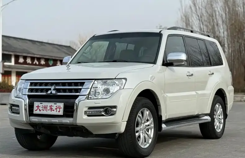 Mitsubishi Pajero (Import) 2018 из Китая