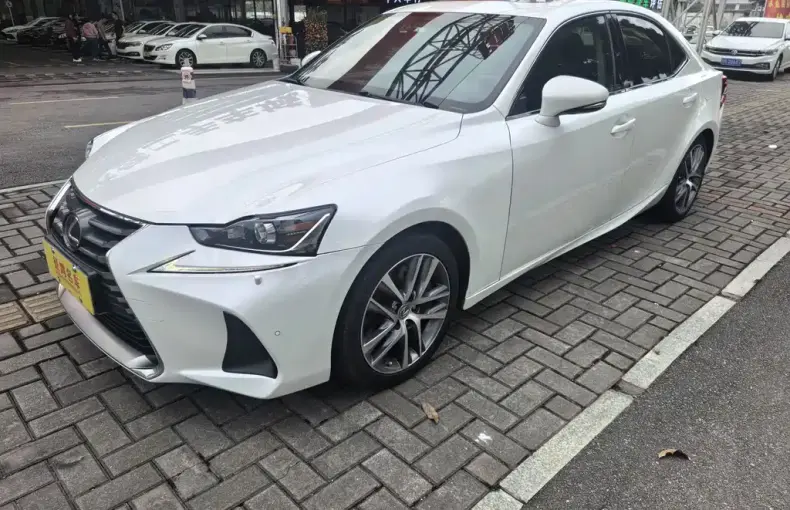 Lexus IS 2018 из Китая