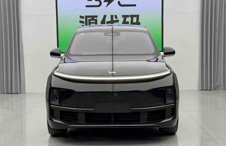 Li Auto Li L8 2023 из Китая
