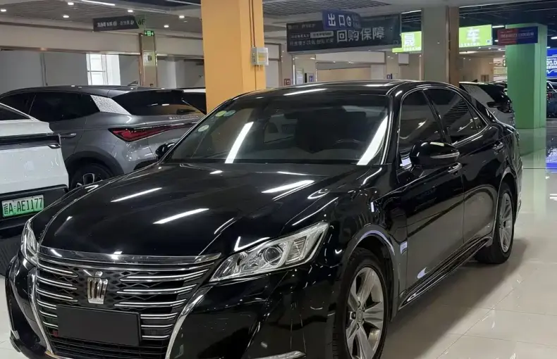 Toyota Crown 2017 из Китая