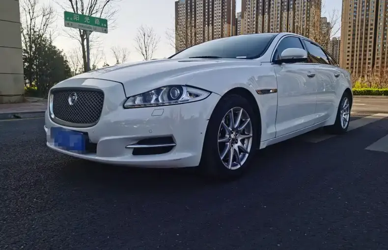 Jaguar XJ 2011 из Китая