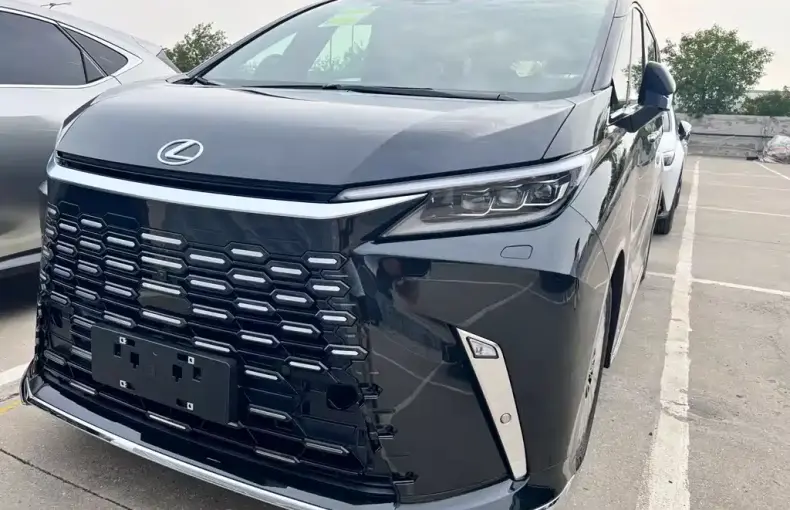 Lexus LM из Китая